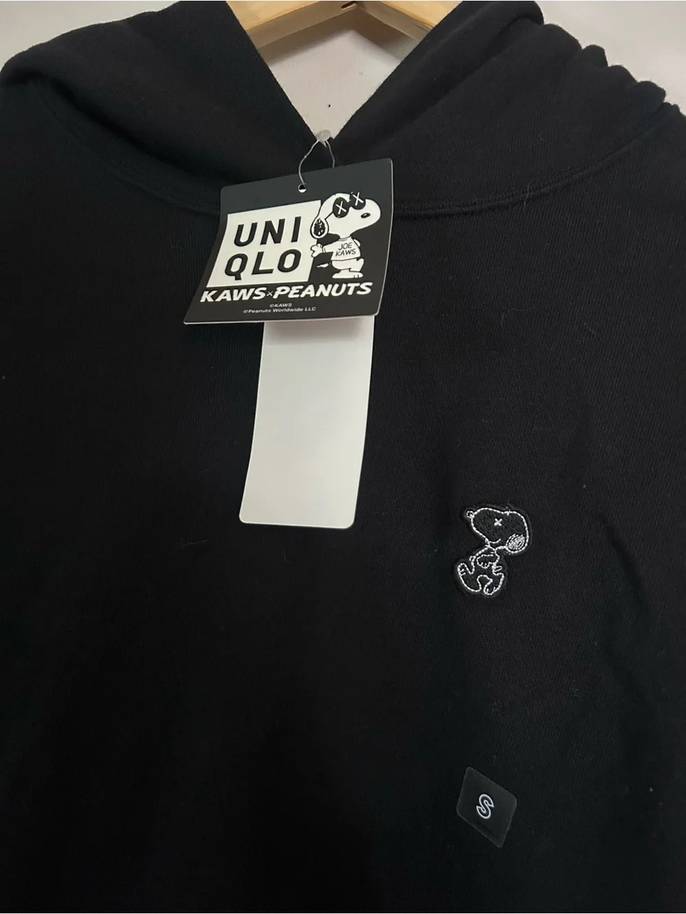 KAWS x PEANUTS Uniqlo hoodie NWT - Picture 4 of 4